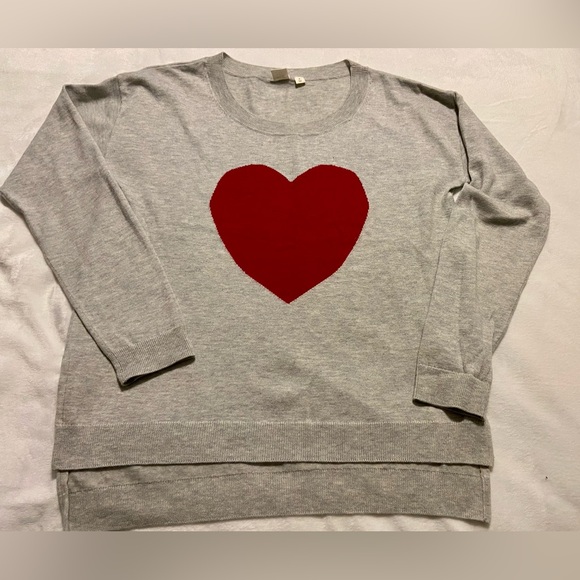 Cute Gap “Heart” sweater - Picture 2 of 7